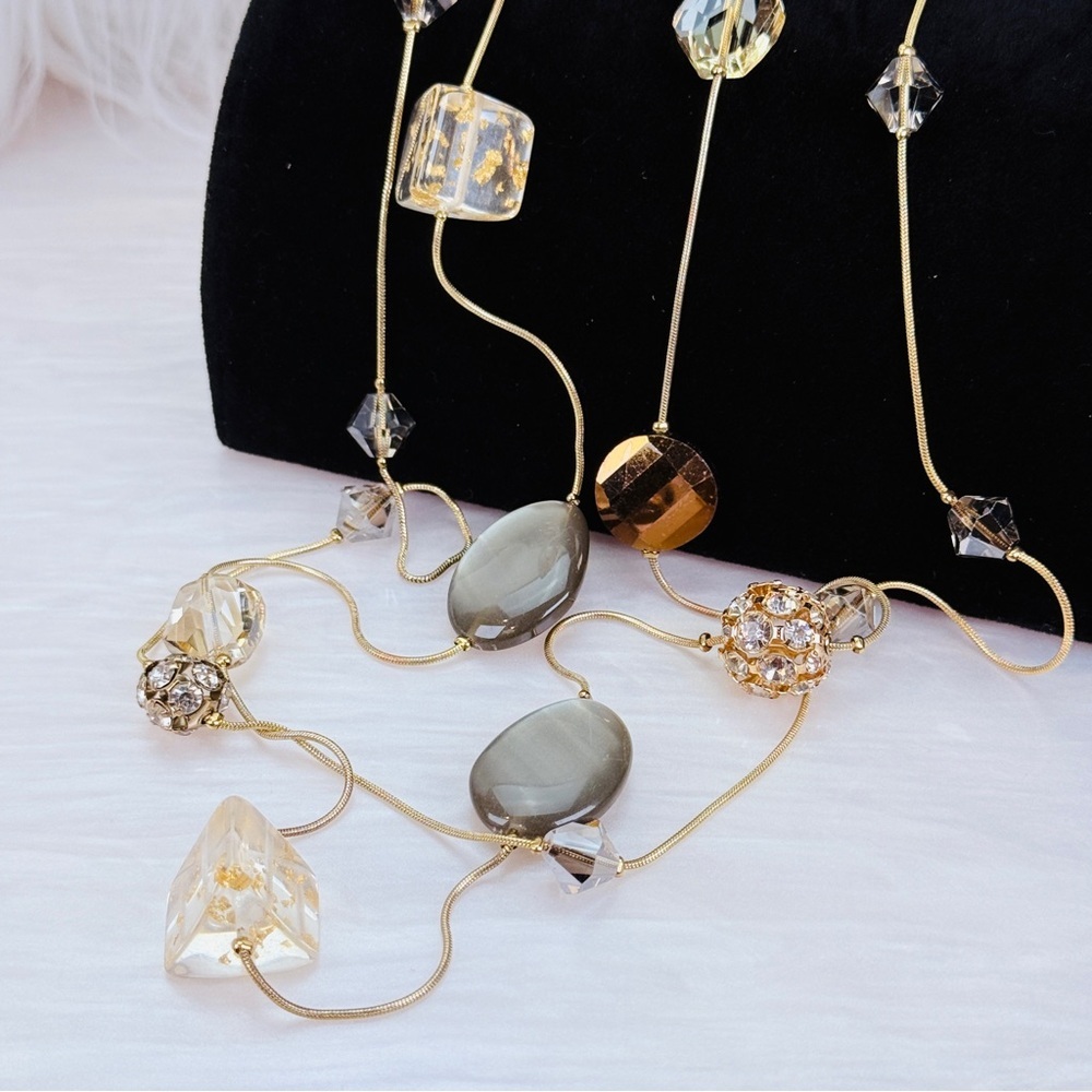 Beautiful goldtone long layering, Chicoβs costume necklace